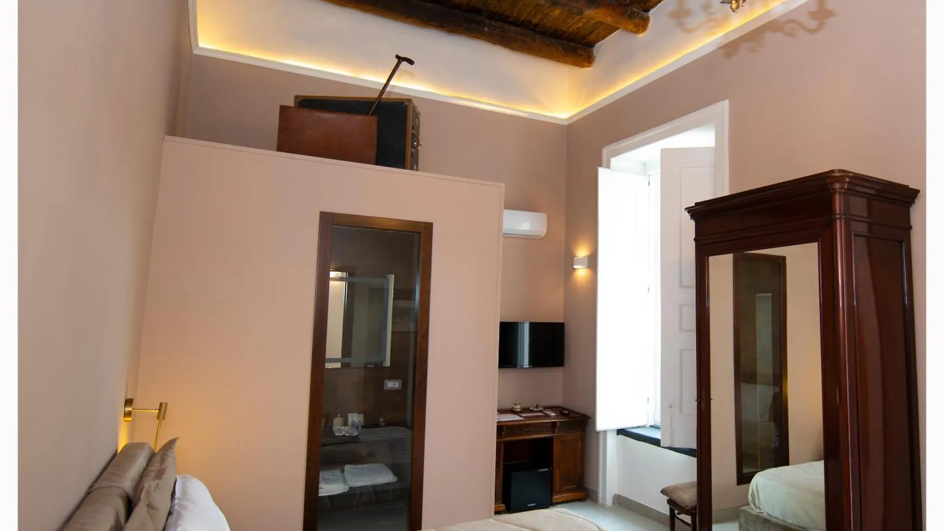 Hotel Xenia Neapolis 0*, Napoli Italia