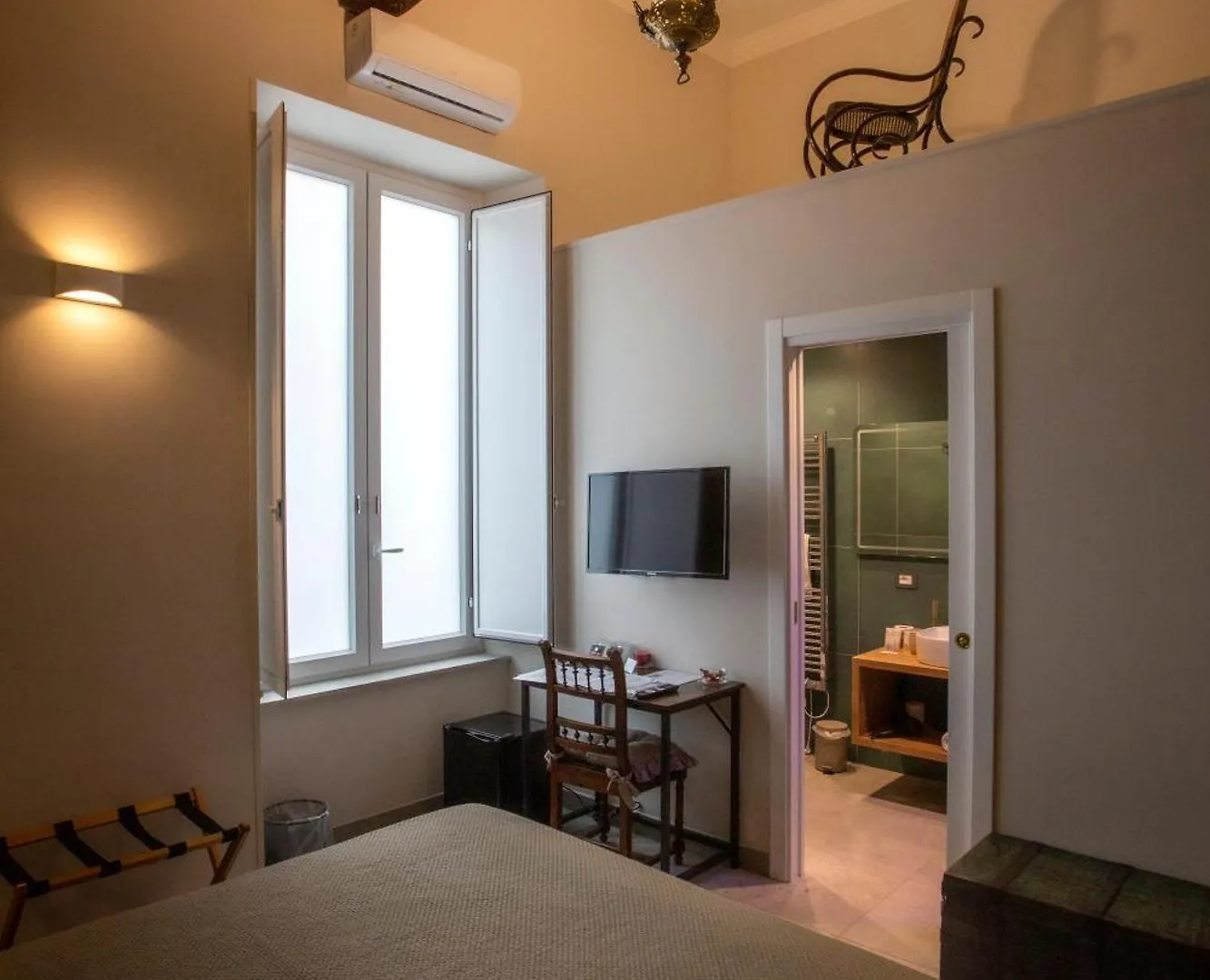 Hotel Xenia Neapolis 0*, Napoli